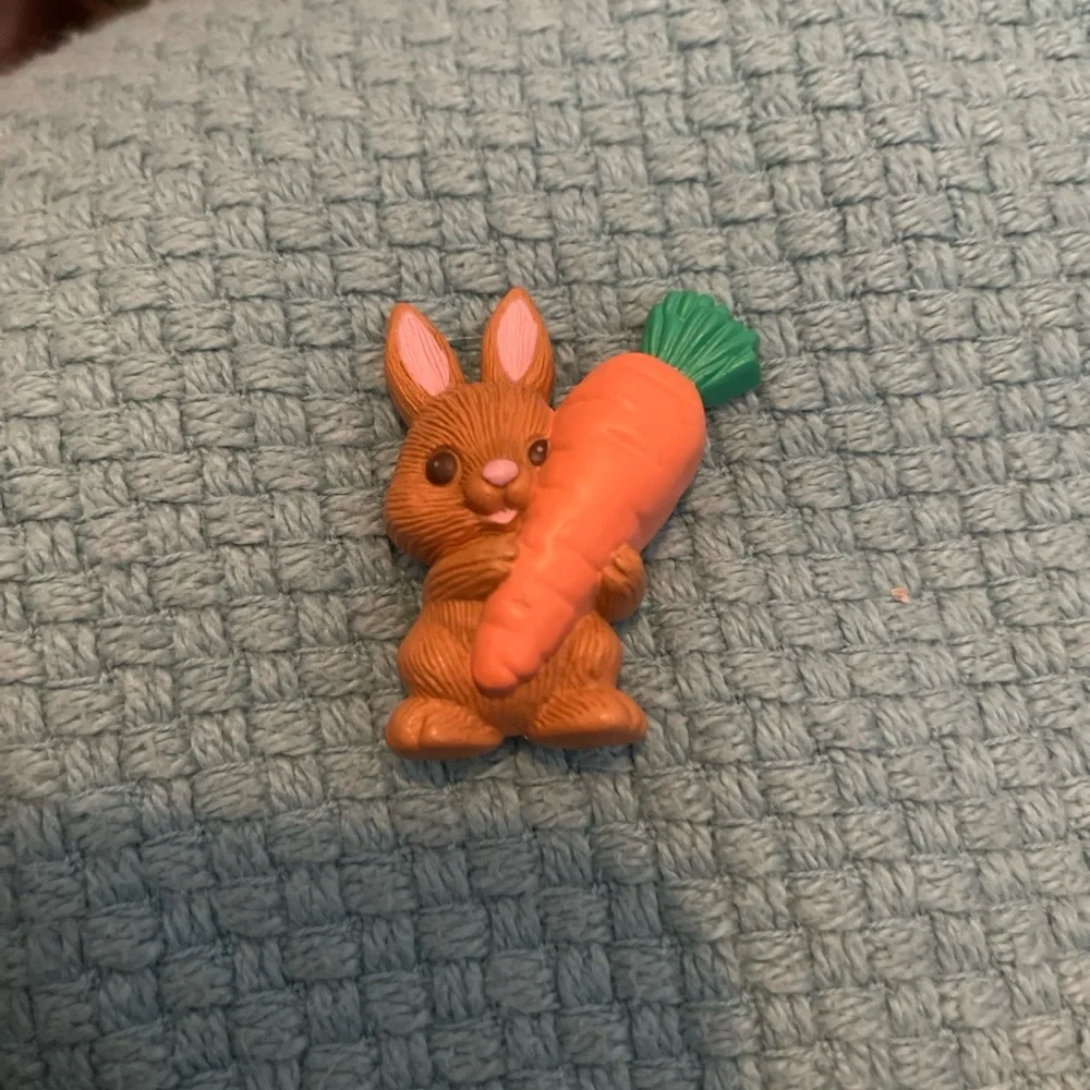 Hallmark Pin Easter Vintage Cute Rabbit Carrot Easter Bunny 1992 Brooch